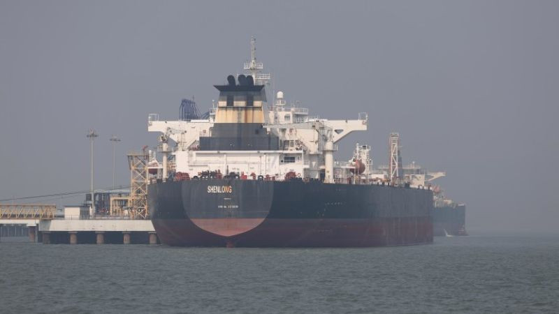 Иран събирал такси за преминаване през Ормузкия проток